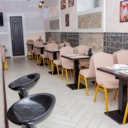 Lolo Hotel Кишинів Екстер'єр фото