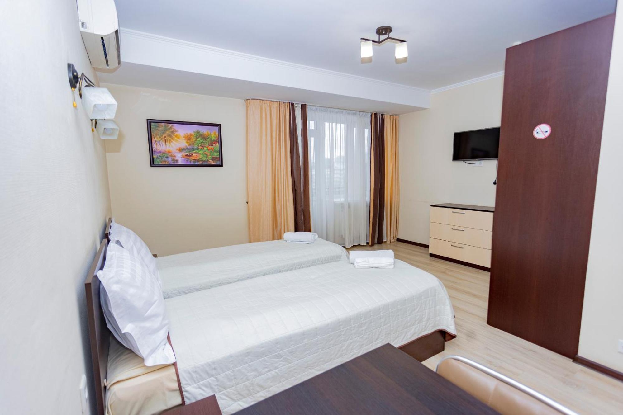 Lolo Hotel Кишинів Екстер'єр фото