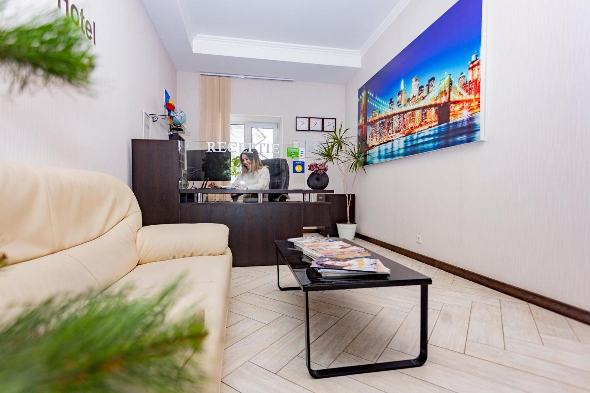 Lolo Hotel Кишинів Екстер'єр фото