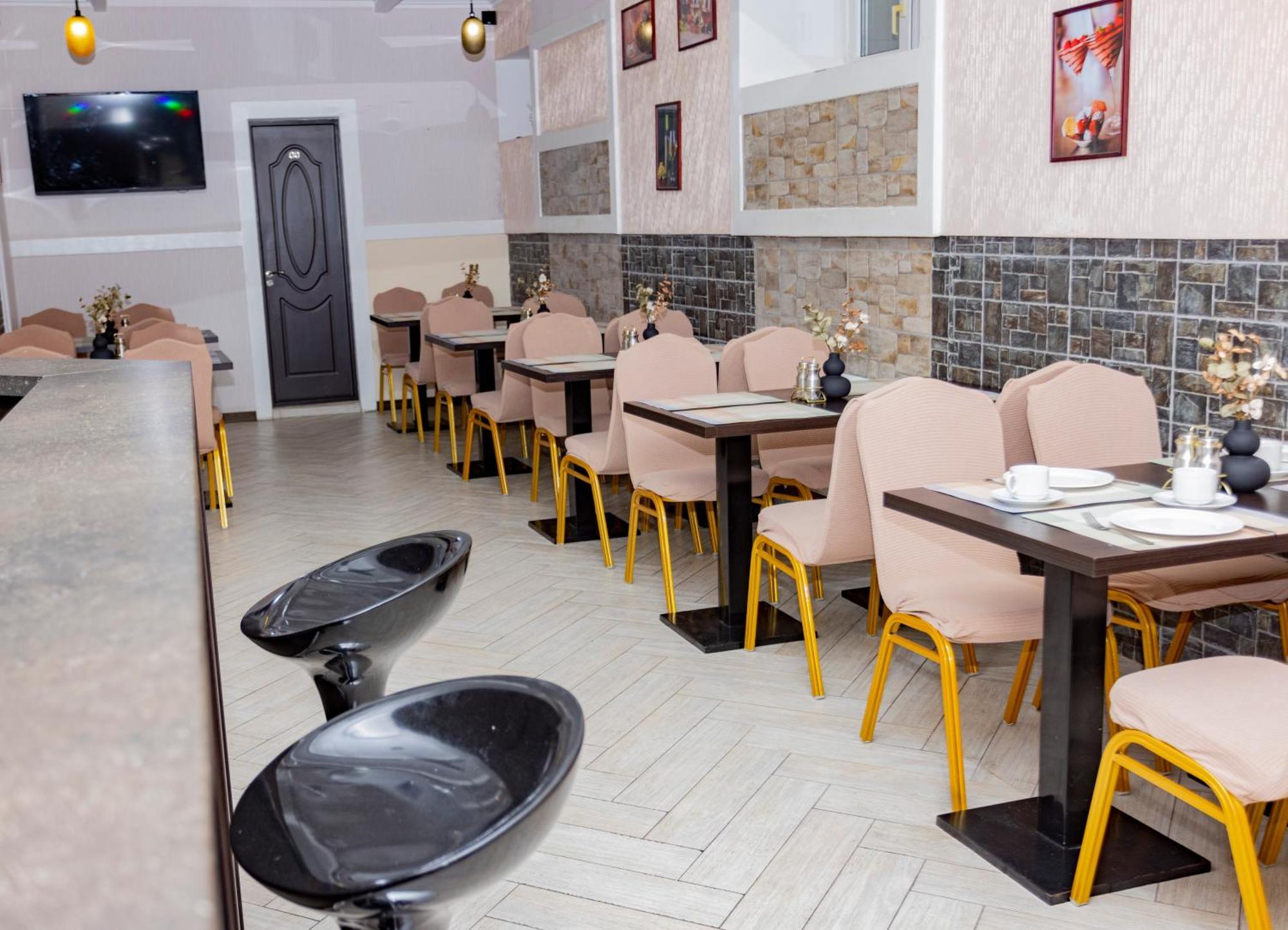Lolo Hotel Кишинів Екстер'єр фото